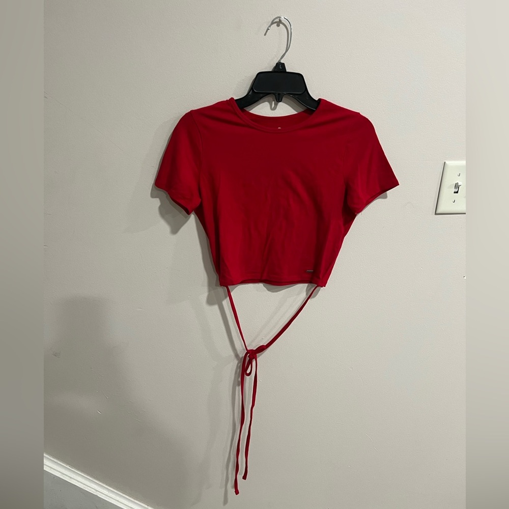 Hollister Must Have Collections Baby Tee Tie Waist - Picture 2 of 7